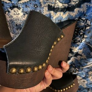 Brand new never worn charles david platforms. Super comfy genuine leather